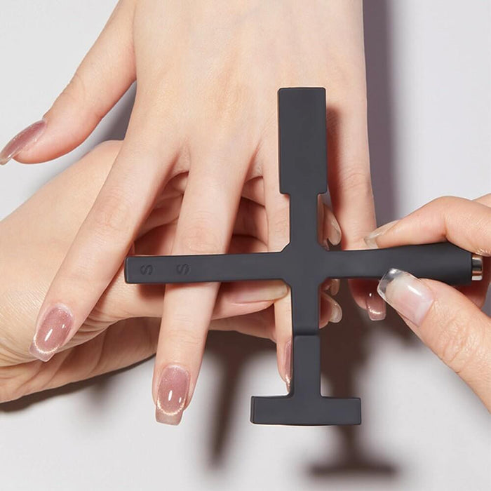 Cat Eye Gel Polish Magnetic Effect Created with 5-in-1 Magnet