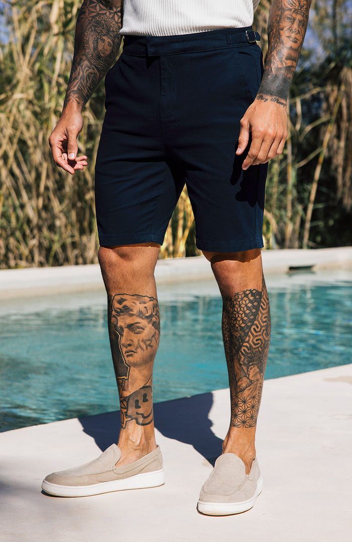 Model is 5'10 wearing size W30