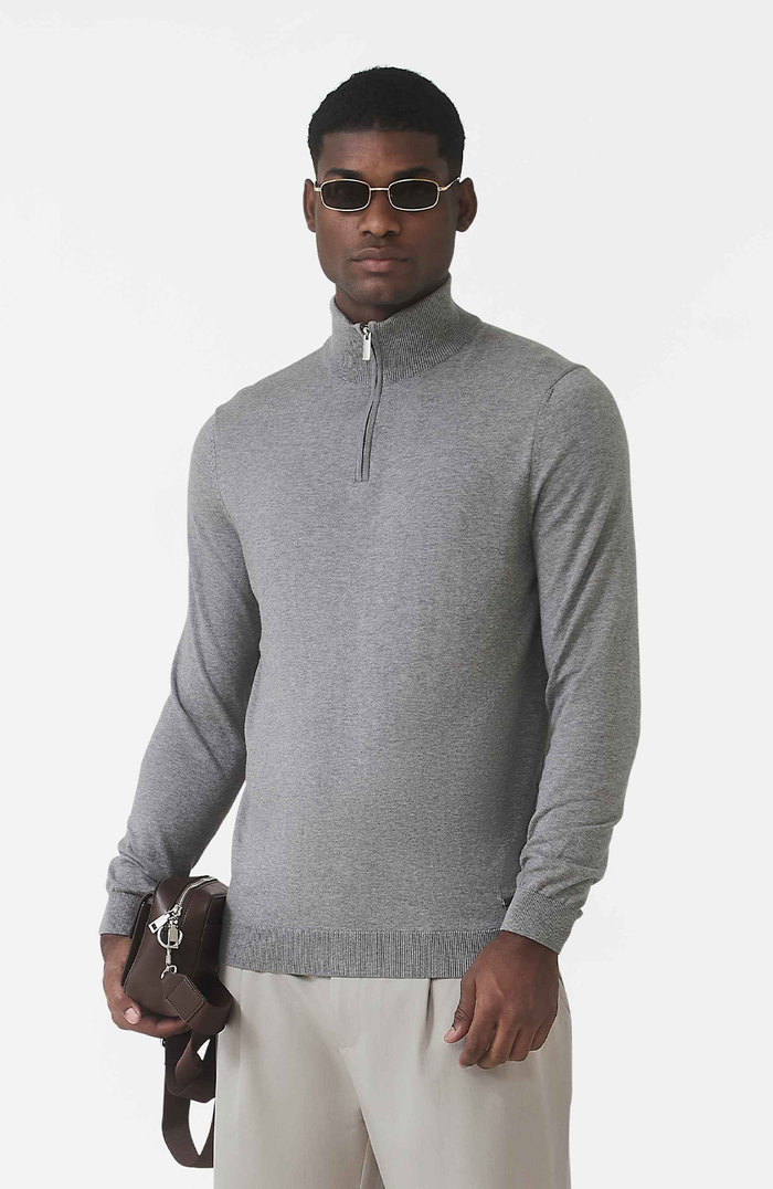 Model is 6'2 with size M chest, wearing a size M