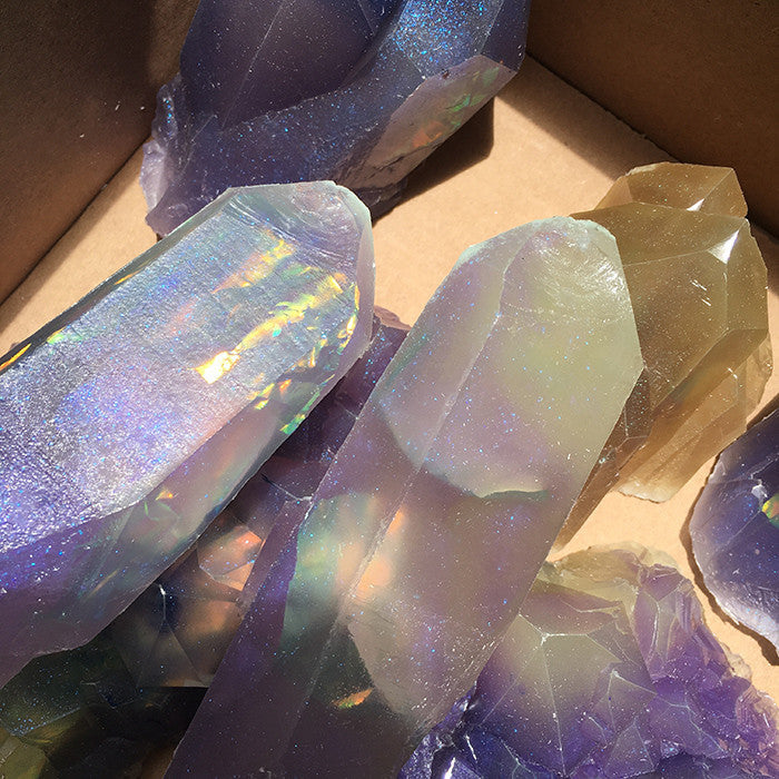 CAST URETHANE GLOW IN THE DARK WALL CRYSTAL- MEDIUM