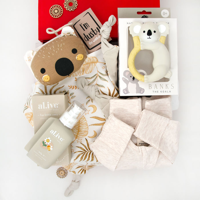 Red box including: Kippins Organic Comforter
Al.ive Organic Baby Oil 120ml
ergoPouch Layer Organic Romper - Long or Short Sleeve - Oatmeal Marle
Winnie Parkes Rubber Teething Ring

Price: 169