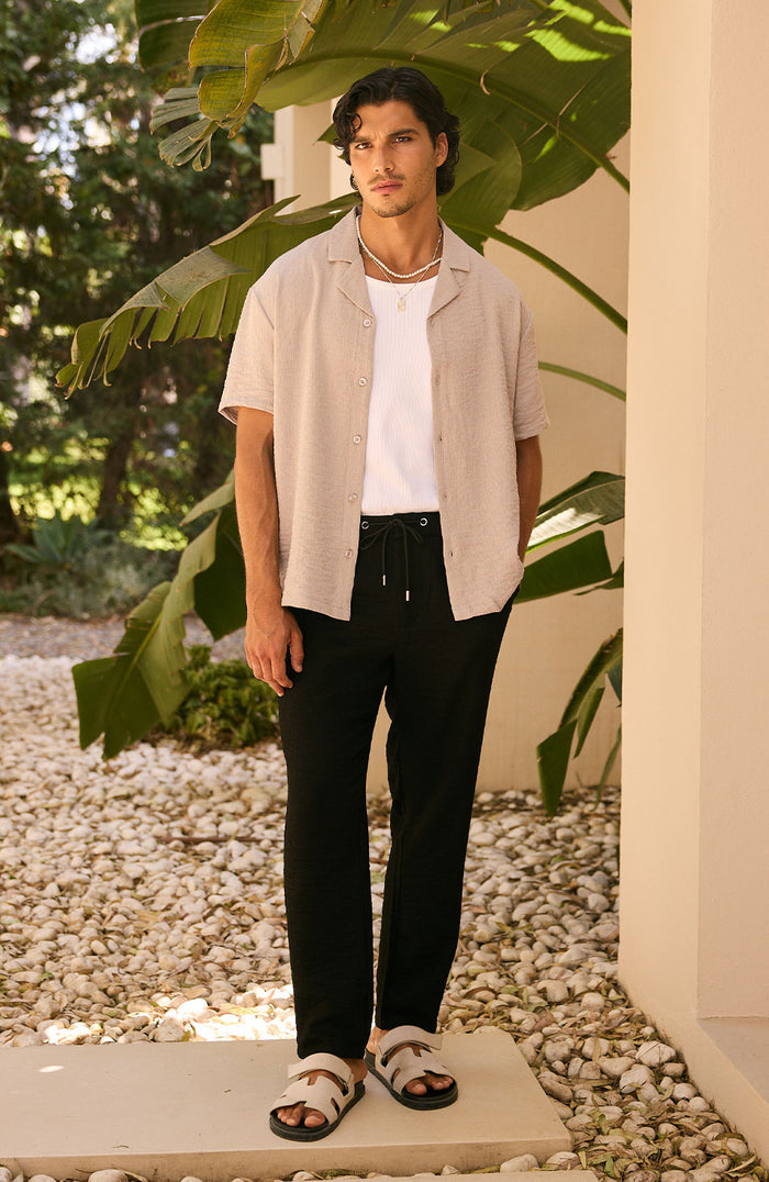 Model is 6'2 with W32, wearing W32