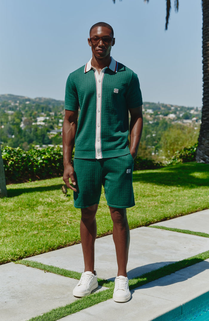 Model is 6'0 with a chest 39.5", wearing size M