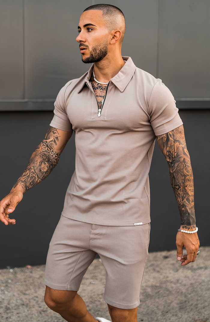 Monaco Shorts With Half Belt in Beige
