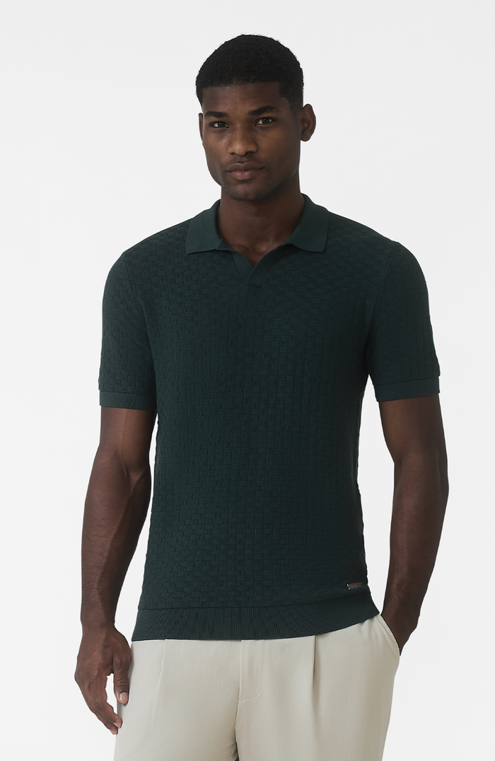 Model is 6'2 with size M chest, wearing a size M
