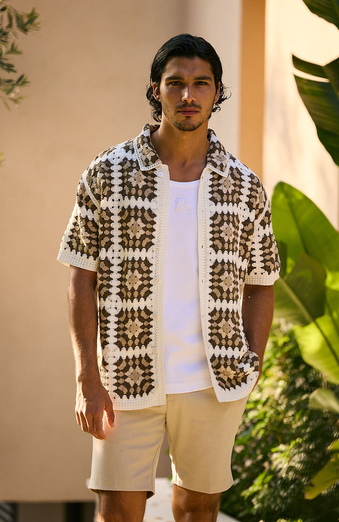 Model is 5'11 with a chest 38", wearing size M