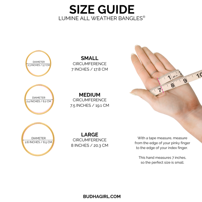a hand measuring size guide