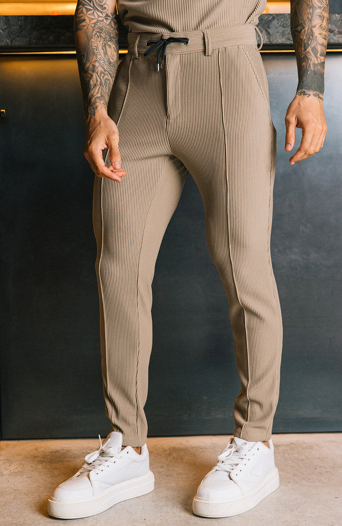 Model is 5'10 wearing W30