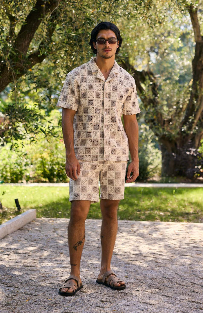 Model is 5'11 with a chest 38", wearing size M