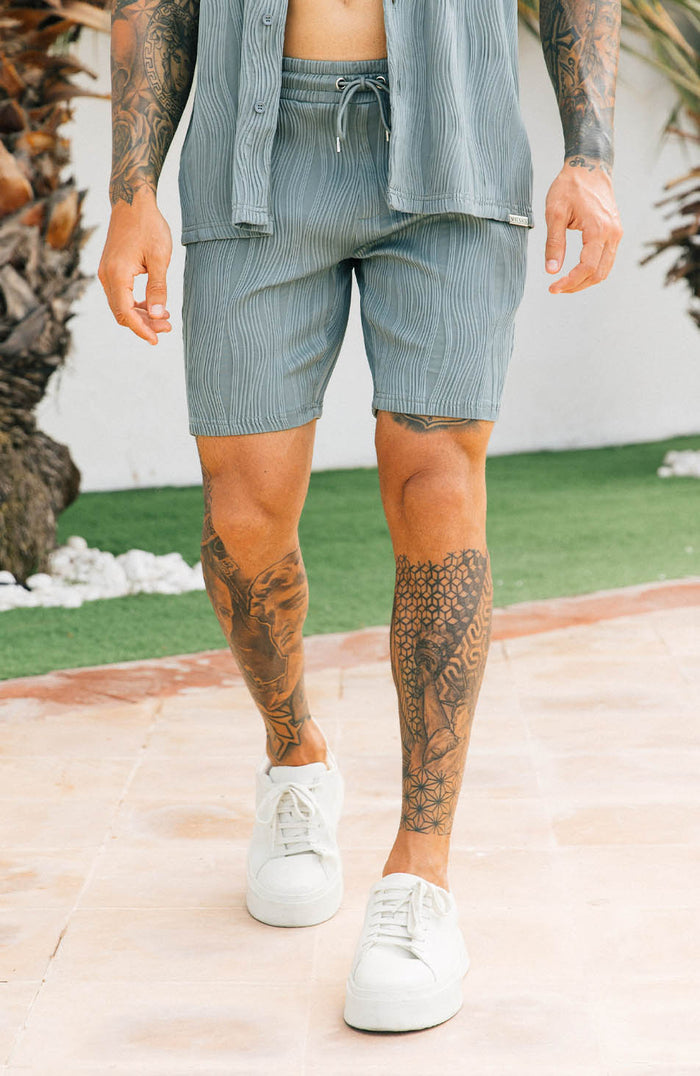 Model is 5'10 wearing size W30